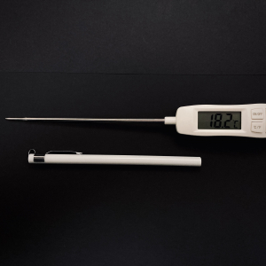 Цифровой термометр со щупом (с футляром) — фото