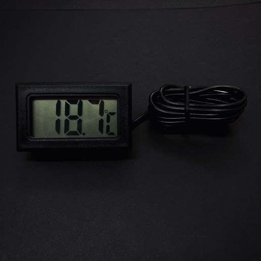 Електронний термометр з виносним датчиком температури — фото