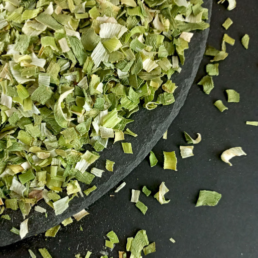 Лук сушеный зеленый измельченный — фото