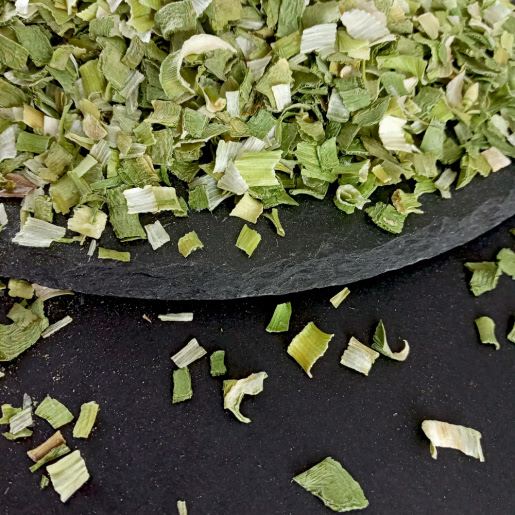 Цибуля сушена зелена подрібнена — фото
